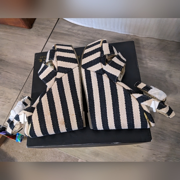 Volatile Nauttie platform ankle strap open toe high wedge black in the box - Picture 5 of 12